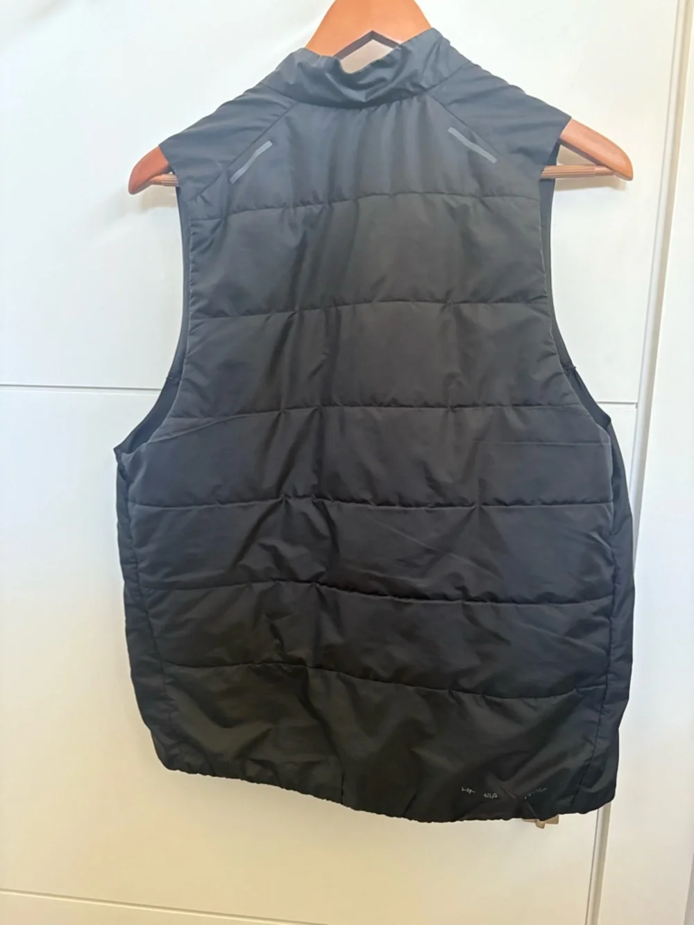 Nike Men's Black running adv Vest - Picture 5 of 6